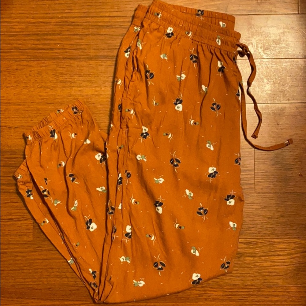 Uniqlo rust floral drape jogger pants